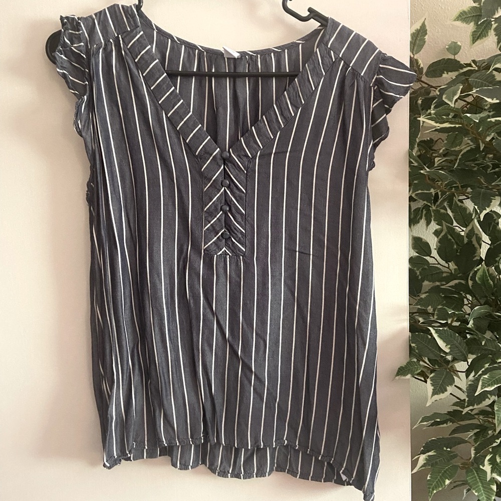 💙 Blue/white Stripe Flutter top 💙